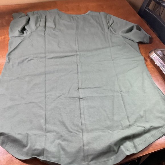 D&Co. Essentials Women's Top Sz 1 XL  Short Sleeve T-Shirt Green Seam In Center - Picture 6 of 10